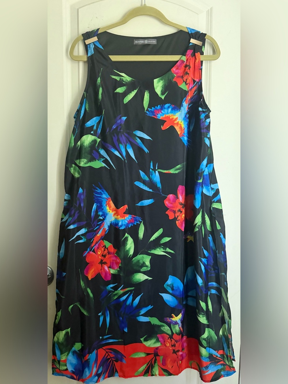 Signature collection black Tropical Floral dress‎ with Vibrant Parrot Print 8/10